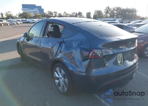 2023 Tesla Model Y Awd/Long Range Dual Motor All-Wheel Drive z USA, uszkodzony, nr VIN 7SAYGDEE6PA039892